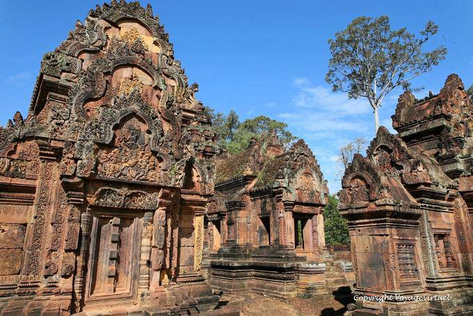 Ein Giebel des südlichen Bibliothek, Banteay Srei, Angkor, Kambodscha