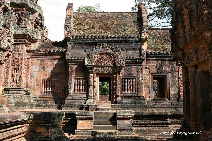 Südwest-Seite, hinter dem Hauptheiligtum der Banteay Srei, Angkor, Kambodscha