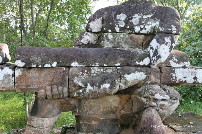 Sandstein Sims und Steinriese, Siegestor, Angkor, Kambodscha