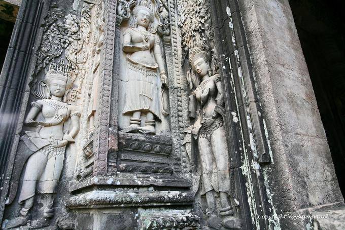 Devatas Innen mit verschiedenen Arten von sampot, Thommanon, Angkor, Kambodscha