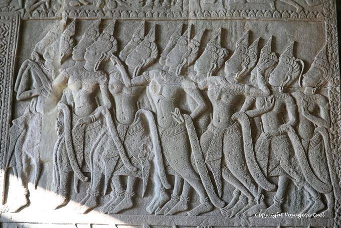 Parade der Apsaras mit Knöchelglocken, Flachrelief, Angkor Wat, Angkor, Kambodscha