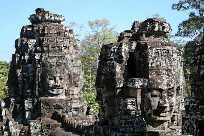 Steingesichter Überwindung der Galerie, Bayon, Angkor Thom, Angkor, Kambodscha