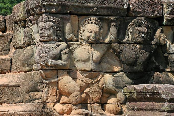Garuda im atlantischen Position in der getäfelten Wand, Elefanten Terrasse, Angkor, Kambodscha