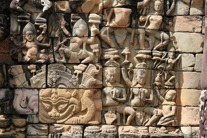 Detail der Skulpturen aus dem ersten Untergeschoss, Terrasse Elefanten, Angkor, Kambodscha