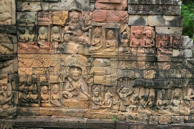 Nordfassade der Außenwand, Khmer-Kunst, Terrasse des Lepra-Königs, Angkor Thom, Angkor, Kambodscha