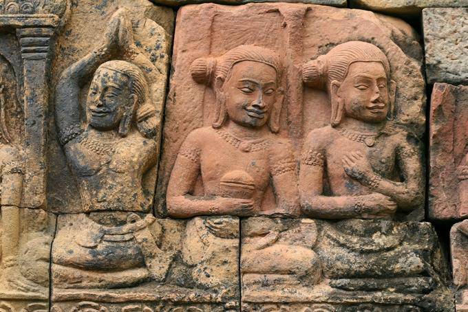 Charaktere auf der Nordseite der Außenwand, Terrasse des Lepra-Königs, Angkor, Kambodscha