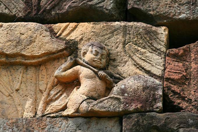 Fragment eines Hochrelief zeigt ein Zeichen Reiten, Terrasse des Lepra-Königs, Angkor, Kambodscha