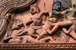 Kampf zwischen Valin und Surgrîva, gopura I, Banteay Srei, Kambodscha.