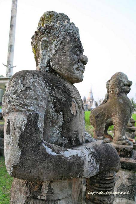 Wächter-Statue, Wat Nokor, Kampong Cham - Kambodscha