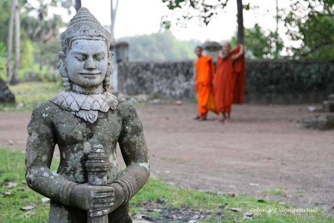Statue Dvarapala, Hüter des Tempels Wat Nokor, Kampong Cham - Kambodscha