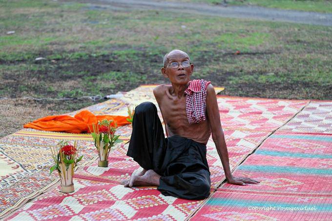 Zeichen auf bunten Matten, Wat Nokor, Kampong Cham - Kambodscha