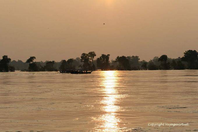 Auf der Suche nach Delfinen auf dem Mekong Kracheh (Kratie) - Kambodscha