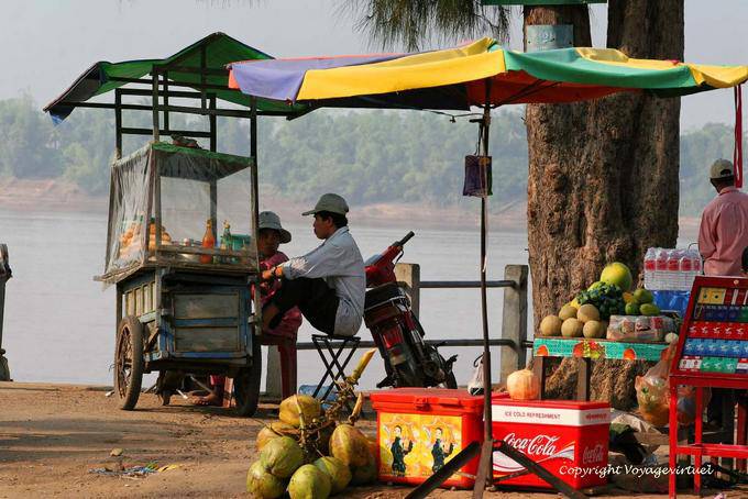 Stall am Rand flauve, Kracheh (Kratie) - Kambodscha
