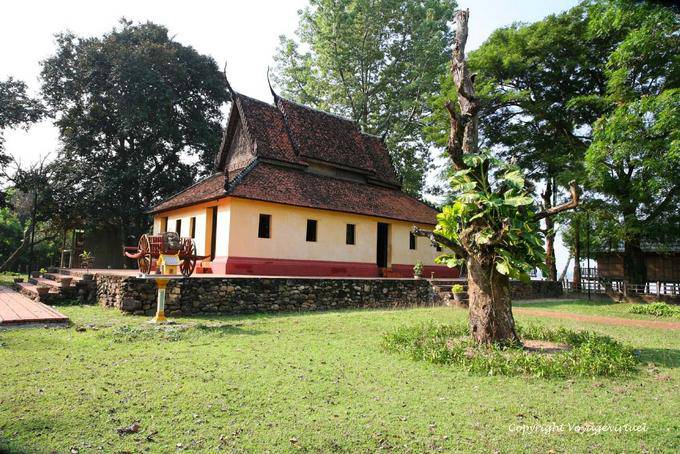 Pagode im Jahre 2002 von den Deutschen, Wat Roka Kandal Kracheh (Kratie) wiederhergestellt - Kambodscha