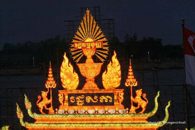 Beleuchtete Kahn Blick von Sisowath Quay, Bon Om Touk, Phnom Penh - Kambodscha