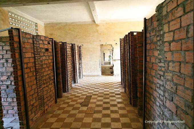 Zellen von einem Klassenzimmer in der ersten Etage, Tuol Sleng, Phnom Penh - Kambodscha