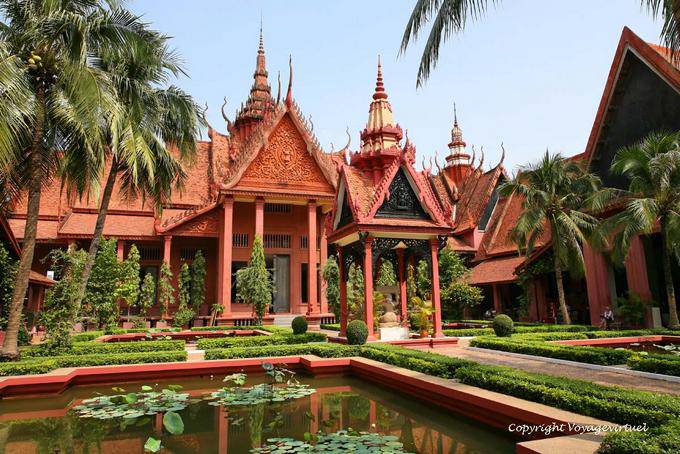 Einer der vier Becken im Lotus Museum Phnom Penh - Kambodscha