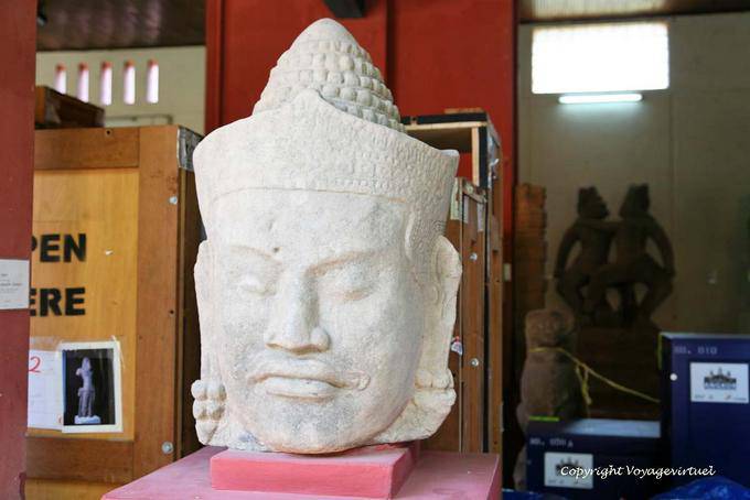 Devata Kopf Stein, Bayon-Stil, aus dem 12. Jahrhundert, Museum Phnom Penh - Kambodscha