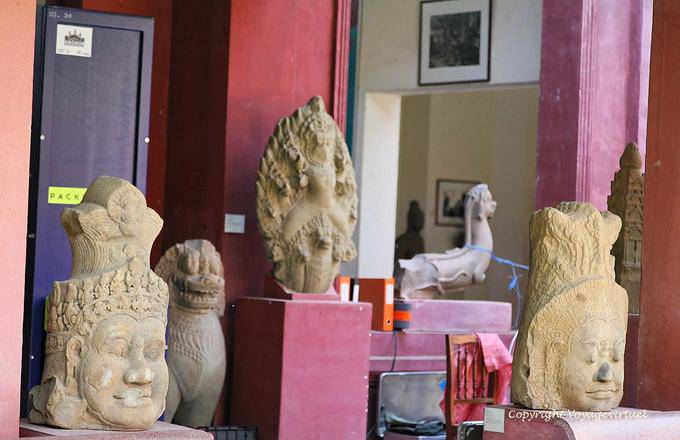 Leiter Yaksa und andere Schätze, National Museum, Phnom Penh - Kambodscha