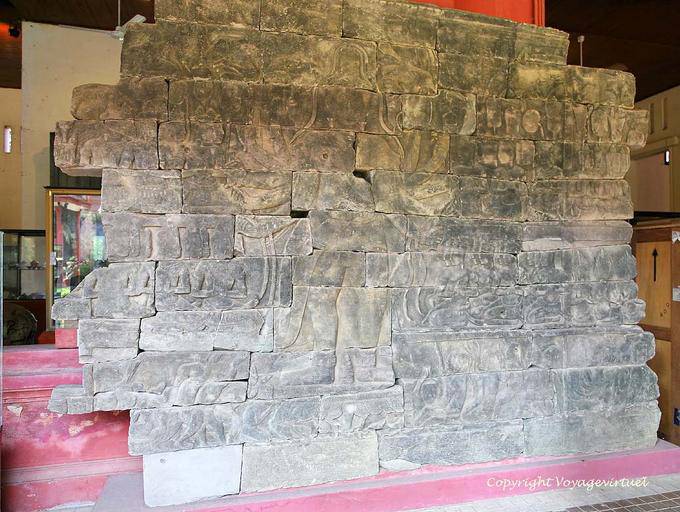 Flachrelief Bayon-Stil aus dem XII Jahrhundert Banteay Chhmar, Museum Phnom Penh - Kambodscha