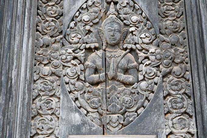 Holzschnitzerei, das Gebet, Museum Phnom Penh - Kambodscha