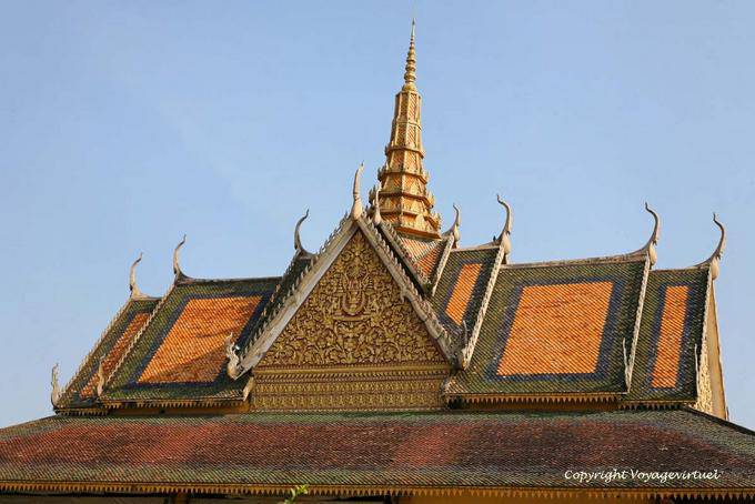 Die Dächer der Silberpagode (Wat Preah Kaev Morokot), Königspalast, Phnom Penh - Kambodscha