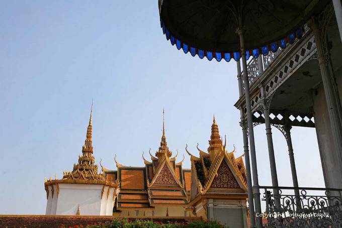 Pfeile und das Dach des Preah Thineang Dheva Vinnichay, Königspalast, Phnom Penh - Kambodscha