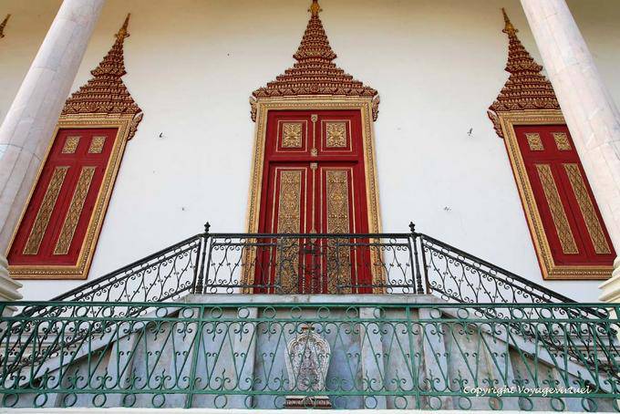 Dekorative Tür und Fenster der Silberpagode, Wat Preah Keo, Phnom Penh - Kambodscha