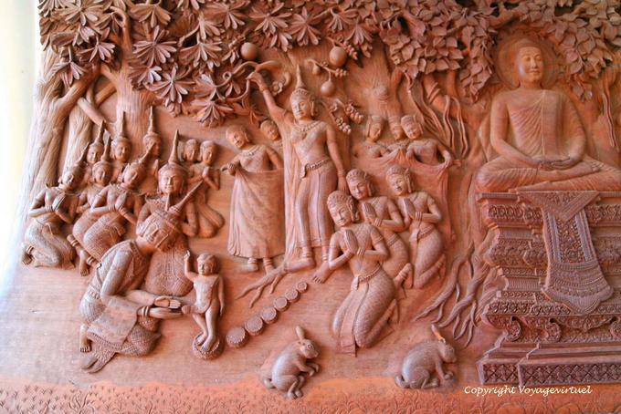 Szene aus dem Ramayana auf Holz geschnitzt, Wat Preah Keo, Phnom Penh - Kambodscha