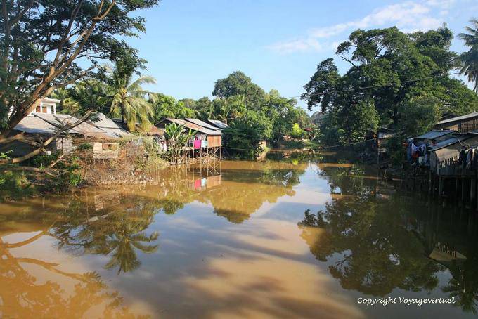 Reflections in den ruhigen Fluss Siem Reap - Kambodscha