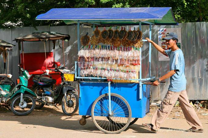 Straßenhändler in einer Straße in Siem Reap - Kambodscha