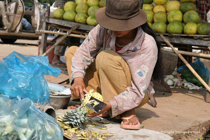 Peeling Ananas Markt Skun - Kambodscha