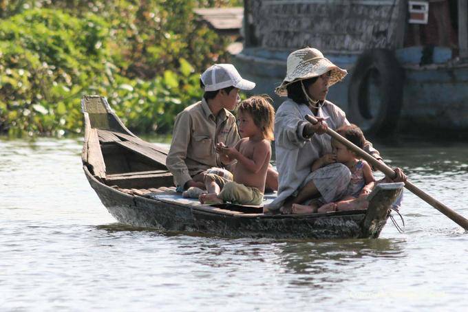 Familienboot auf dem Tonle Sap See - Kambodscha