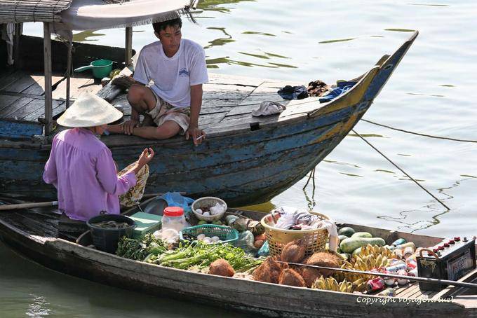 Passage von Obst- und Gemüsehändler , Tonle Sap See - Kambodscha