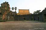 Hof der alten Wallfahrtskirche (elftes Jahrhundert), Wat Nokor, Kampong Cham, Kambodscha.