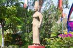 Steingöttin im Garten, Museum Phnom Penh, Kambodscha.