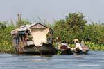 Schwimmdock und blühenden Haus, Tonle Sap See, Kambodscha.