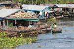 Der Alltag in einem schwimmenden Dorf Tonle Sap See, Kambodscha.