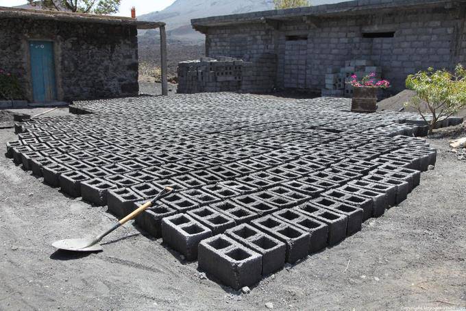 Fogo, Chã das Caldeiras, Betonsteine Fabrik - Kap Verde