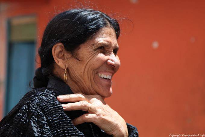 Santo Antão, Paúl, die Frau in Schwarz - Kap Verde
