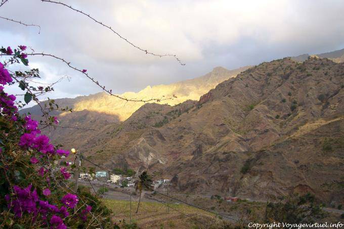 Santo Antão, Pedracin, Bougainvillea Valley - Kap Verde