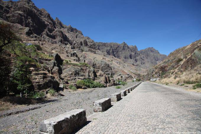 Santo Antão, asphaltierte Straße - Kap Verde