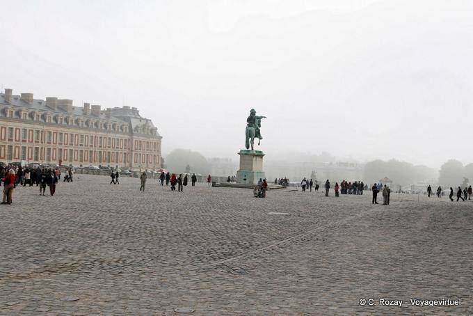 Statue von Louis XIV, Place d'Armes, Versailles