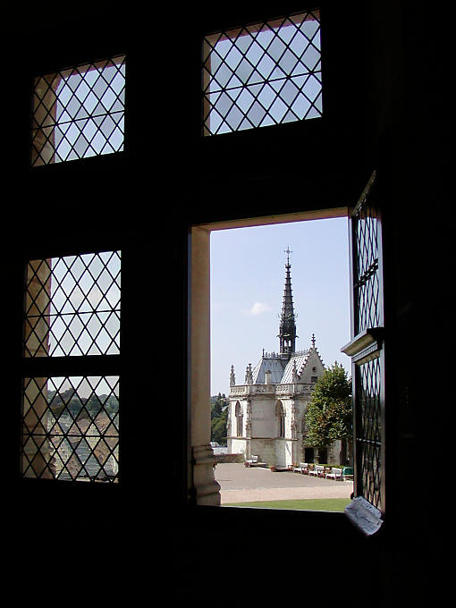 Die Saint-Hubert-Kapelle Blick aus einem Fenster Amboise, Frankreich.