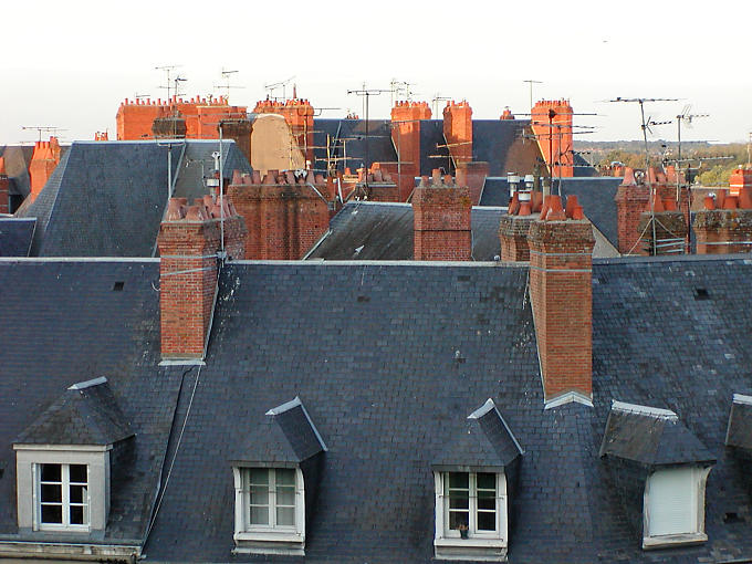 Dächer und Schornsteine, Blois, Frankreich.