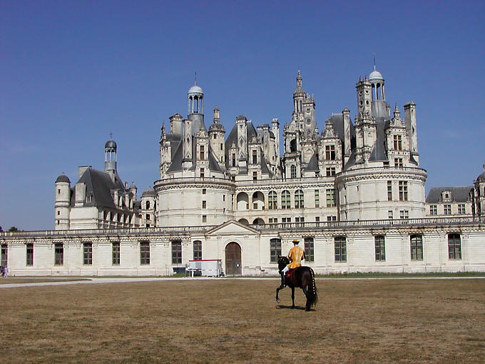 Cavalier im Hof, Schloss von Chambord, Frankreich.