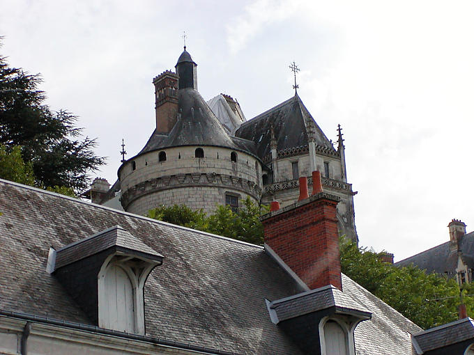 Dächer und Turm Chaumont-sur-Loire, Frankreich.