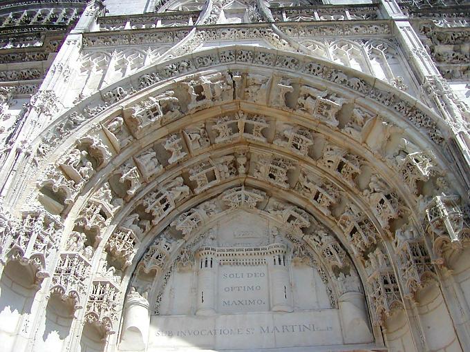 Soli Deo Optimo Maximo Kirche von St. Martin, Clamecy, Frankreich.