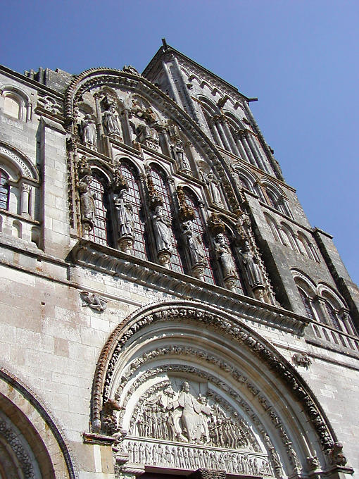 Groß Trommelfell, Außenansicht, die Basilika von Vézelay, Frankreich.