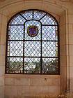 Glasmalerei aus einem Fenster auf der Loire, Schloss Amboise, Frankreich.